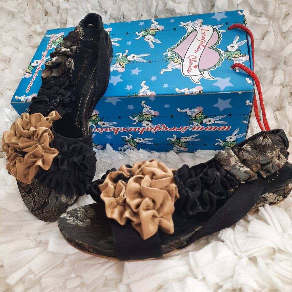 Irregular Choice Bingo Best Ruffle Sandals NWT IN BOX Black Gold Size 6 EU 36.5